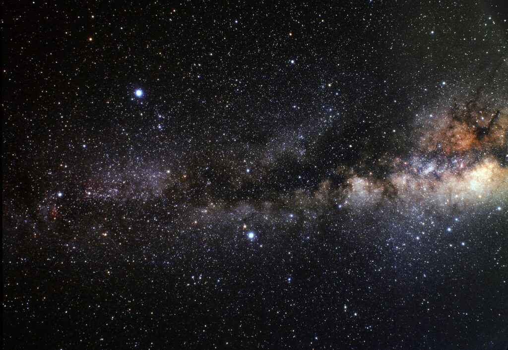 Deneb Bintang Terjauh yang Dapat Diamati dengan Mata Telanjang