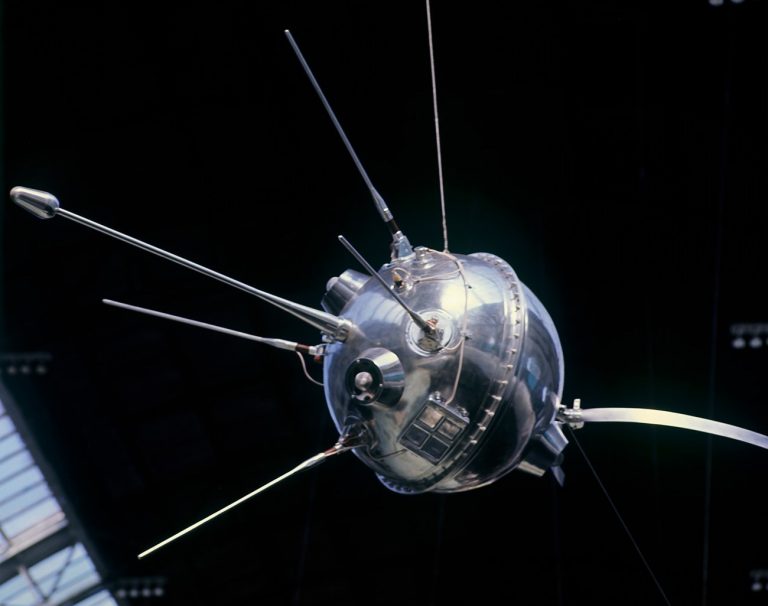 Kisah Luna 1, Wahana Antariksa Pertama Capai Orbit Bulan