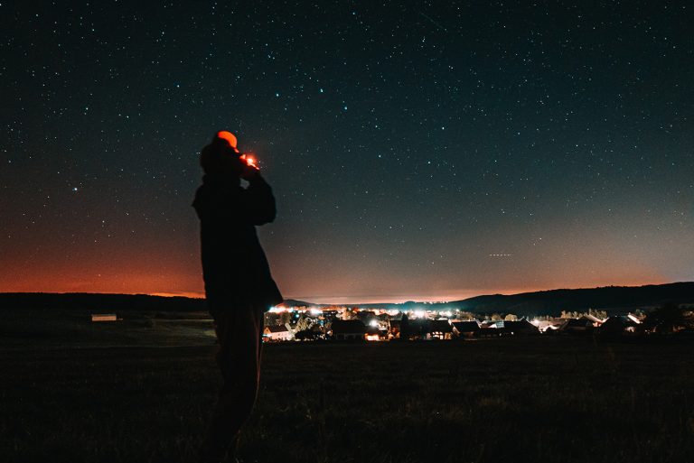 Mengamati Fenomena Langit April 2021 dari Mulai Hujan Meteor hingga Supermoon