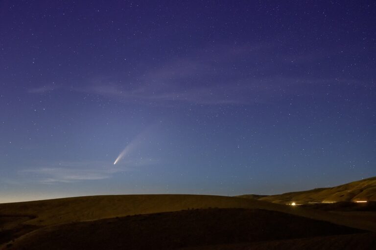 Meneliti Meteorit untuk Melihat Masa Lalu Ruang Angkasa